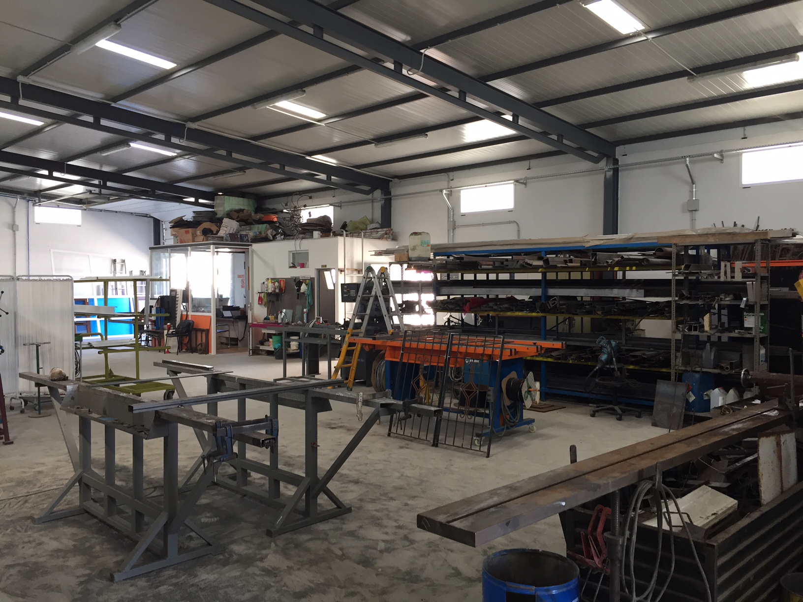 Foto de las Instalaciones de CEIM Cerramientos e Instalaciones Metálicas José Boto en Motril (Granada)